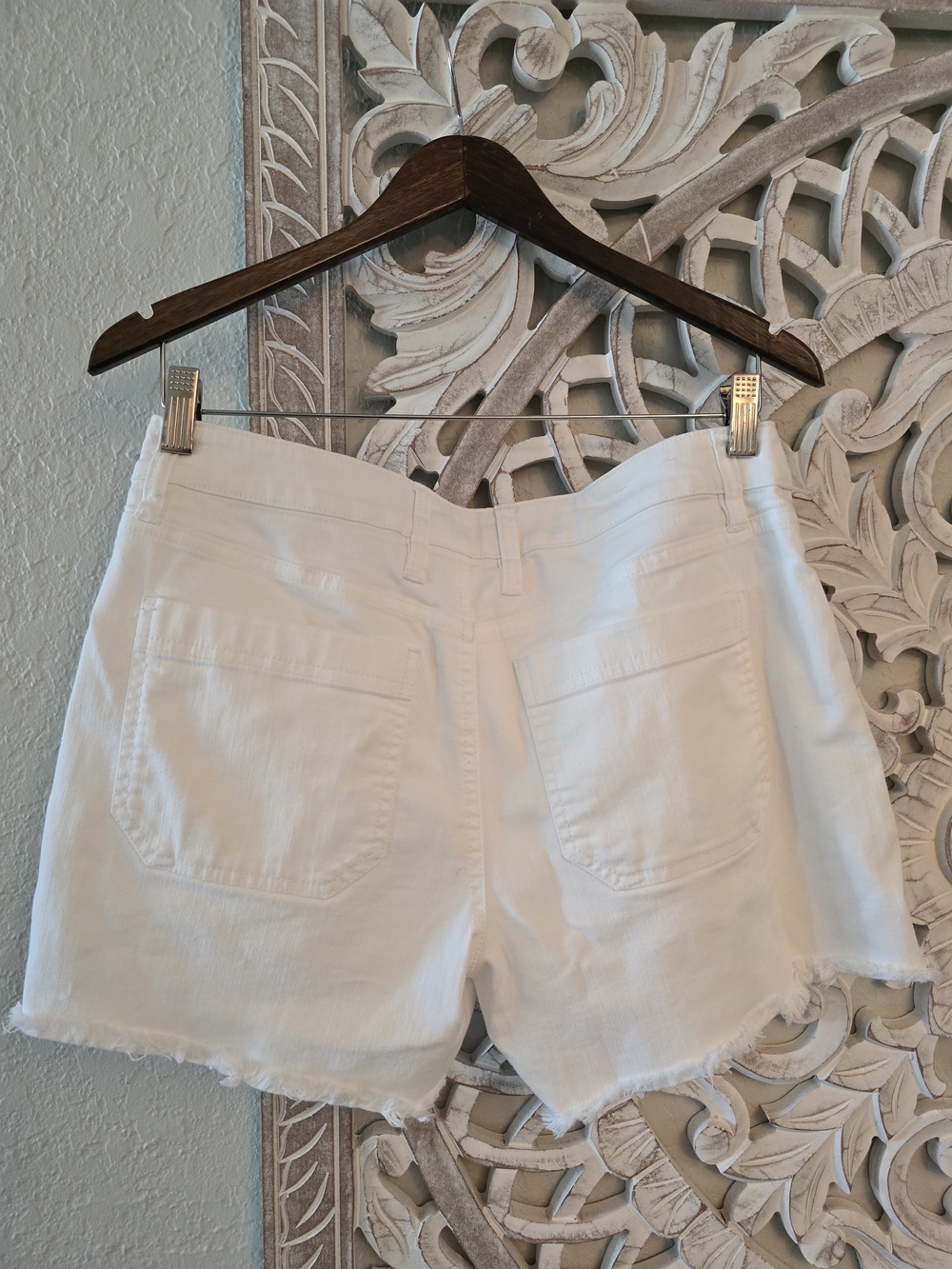 Tommy Bahama Women's Ella Twill Denim White Stretch Shorts 6 Frayed Hem - Picture 7 of 9